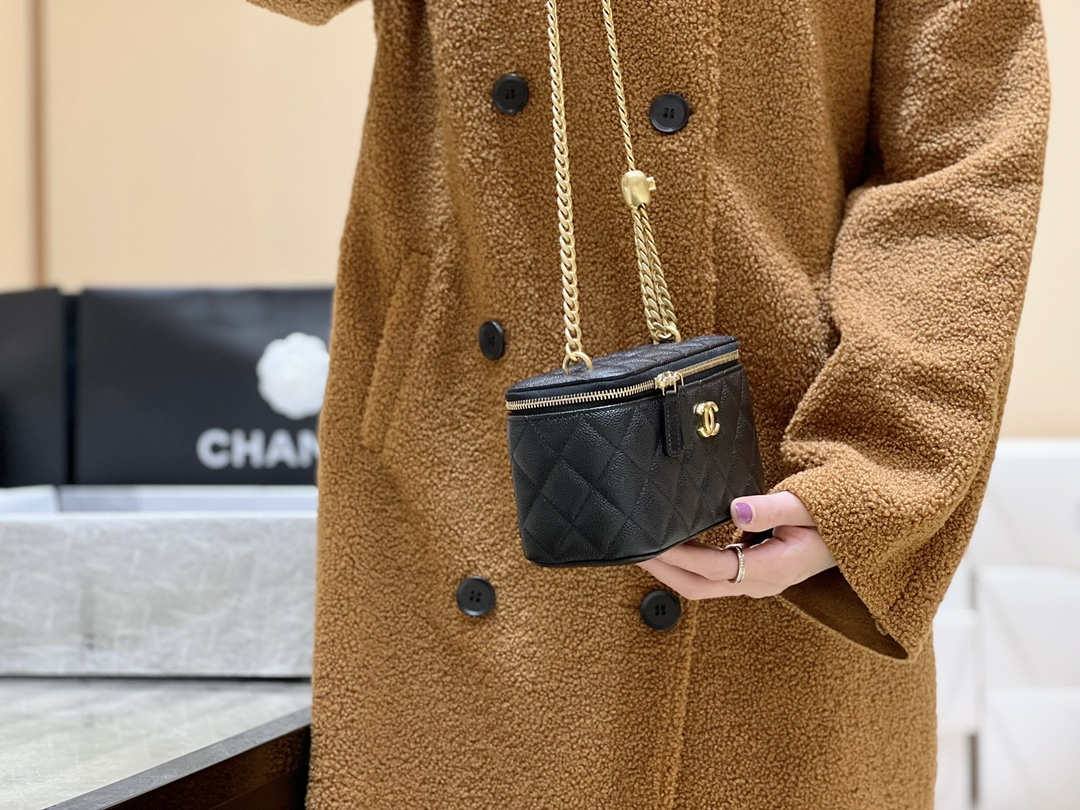 Ellebag’s Masterful Recreation of the Chanel AP3204 Black Caviar Leather Vanity Case(2025 Jan Updated)-Լավագույն որակի կեղծ Louis Vuitton պայուսակների առցանց խանութ, Replica դիզայներական պայուսակ ru