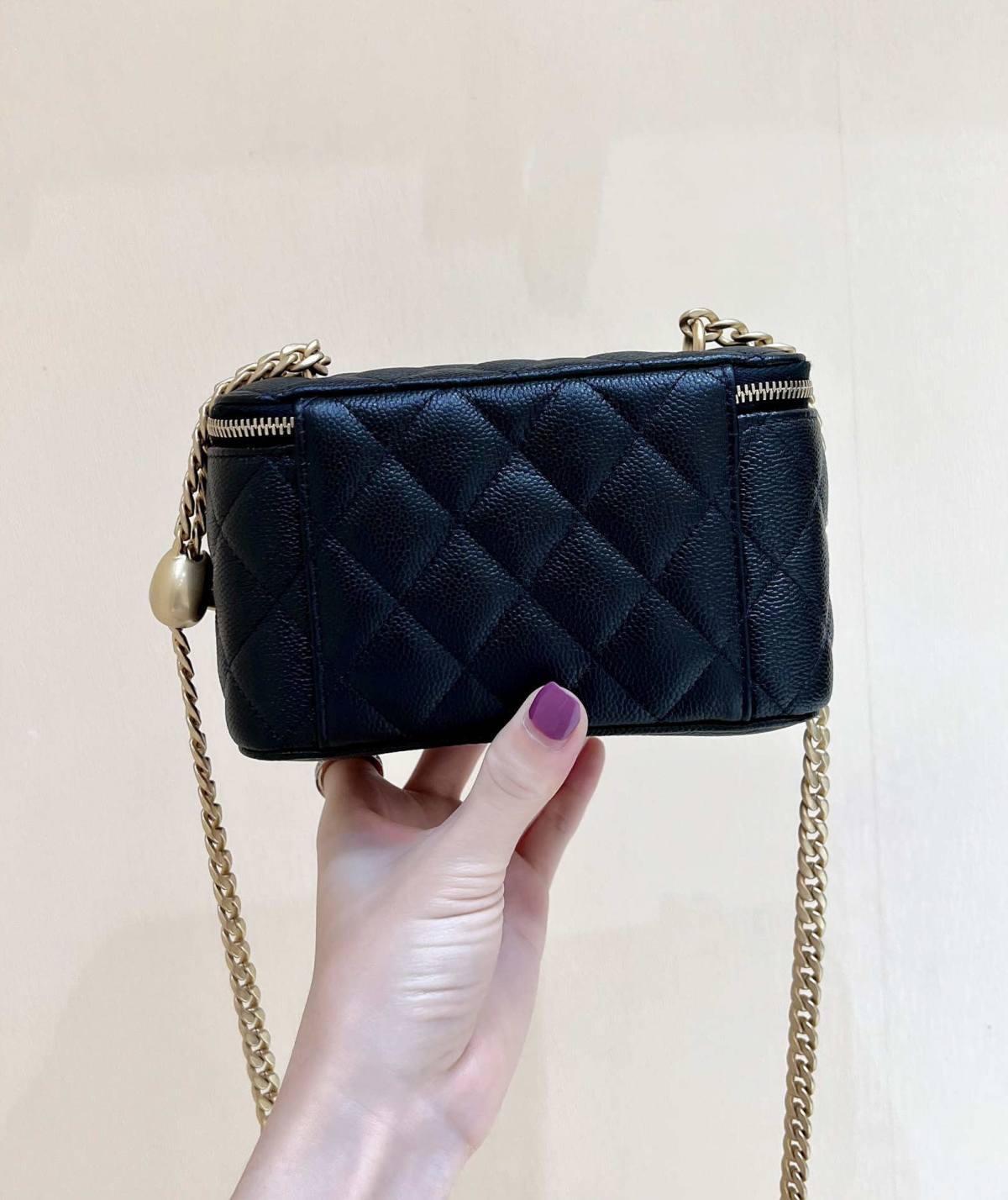 Ellebag’s Masterful Recreation of the Chanel AP3204 Black Caviar Leather Vanity Case(2025 Jan Updated)-Լավագույն որակի կեղծ Louis Vuitton պայուսակների առցանց խանութ, Replica դիզայներական պայուսակ ru