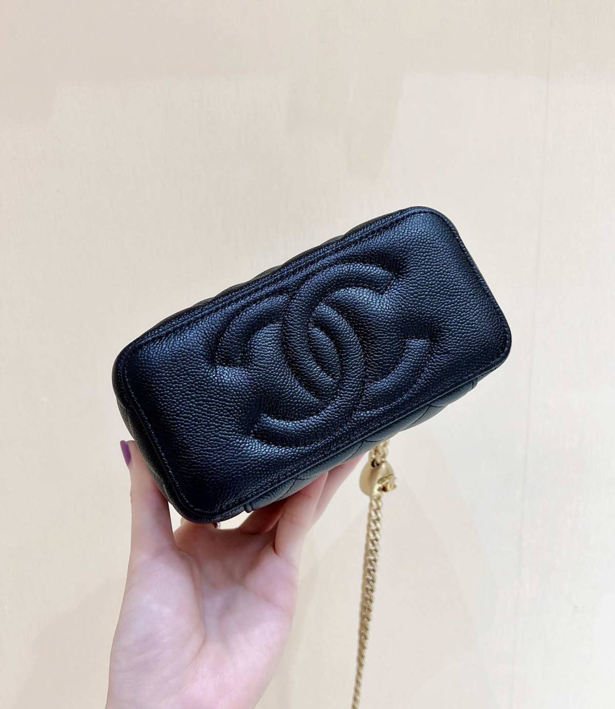 Ellebag’s Masterful Recreation of the Chanel AP3204 Black Caviar Leather Vanity Case(2025 Jan Updated)-Լավագույն որակի կեղծ Louis Vuitton պայուսակների առցանց խանութ, Replica դիզայներական պայուսակ ru