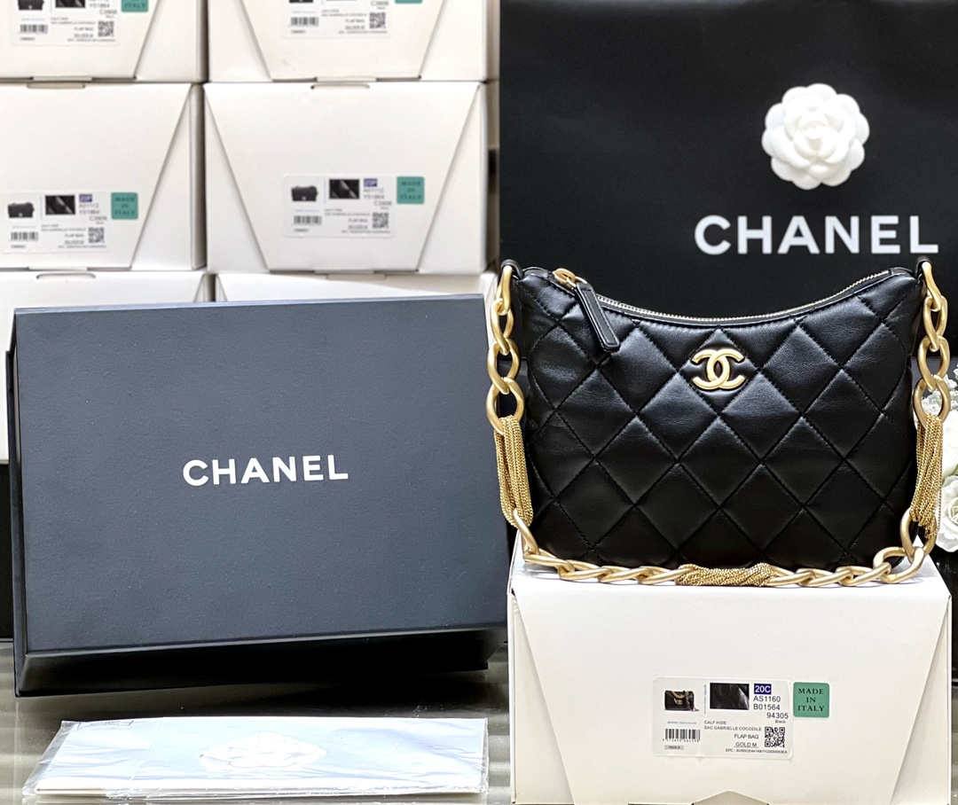 Ellebag’s Masterful Recreation of the Chanel AS4220 HOBO Handbag(2025 Jan Updated)-Best Quality Replica designer Bag factory in China