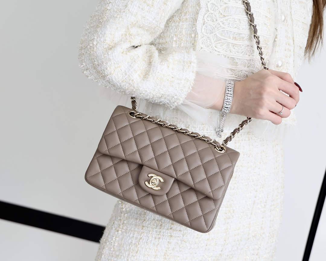 Ellebag’s Masterful Recreation of the Chanel Classic Flap AS1113: A Journey of Precision and Craftsmanship(2025 Jan Updated)-Интернет-магазин поддельной сумки Louis Vuitton лучшего качества, копия дизайнерской сумки ru