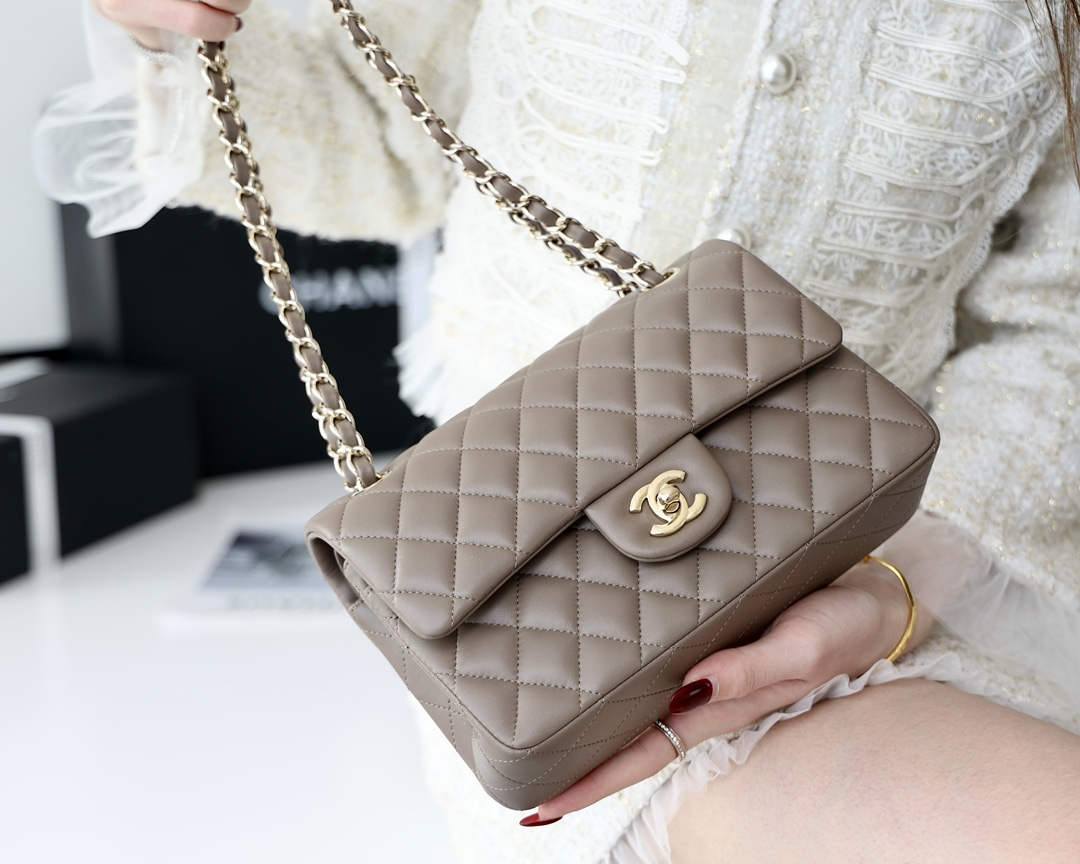 Ellebag’s Masterful Recreation of the Chanel Classic Flap AS1113: A Journey of Precision and Craftsmanship(2025 Jan Updated)-Интернет-магазин поддельной сумки Louis Vuitton лучшего качества, копия дизайнерской сумки ru