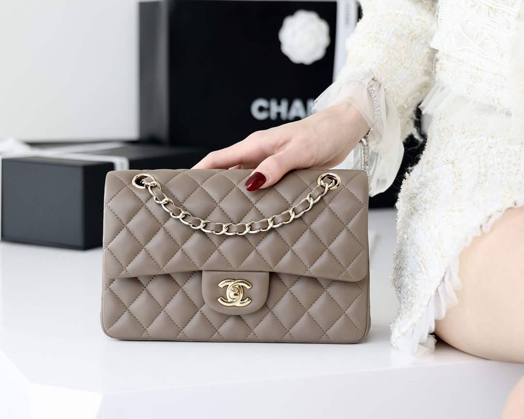 Ellebag’s Masterful Recreation of the Chanel Classic Flap AS1113: A Journey of Precision and Craftsmanship(2025 Jan Updated)-Интернет-магазин поддельной сумки Louis Vuitton лучшего качества, копия дизайнерской сумки ru