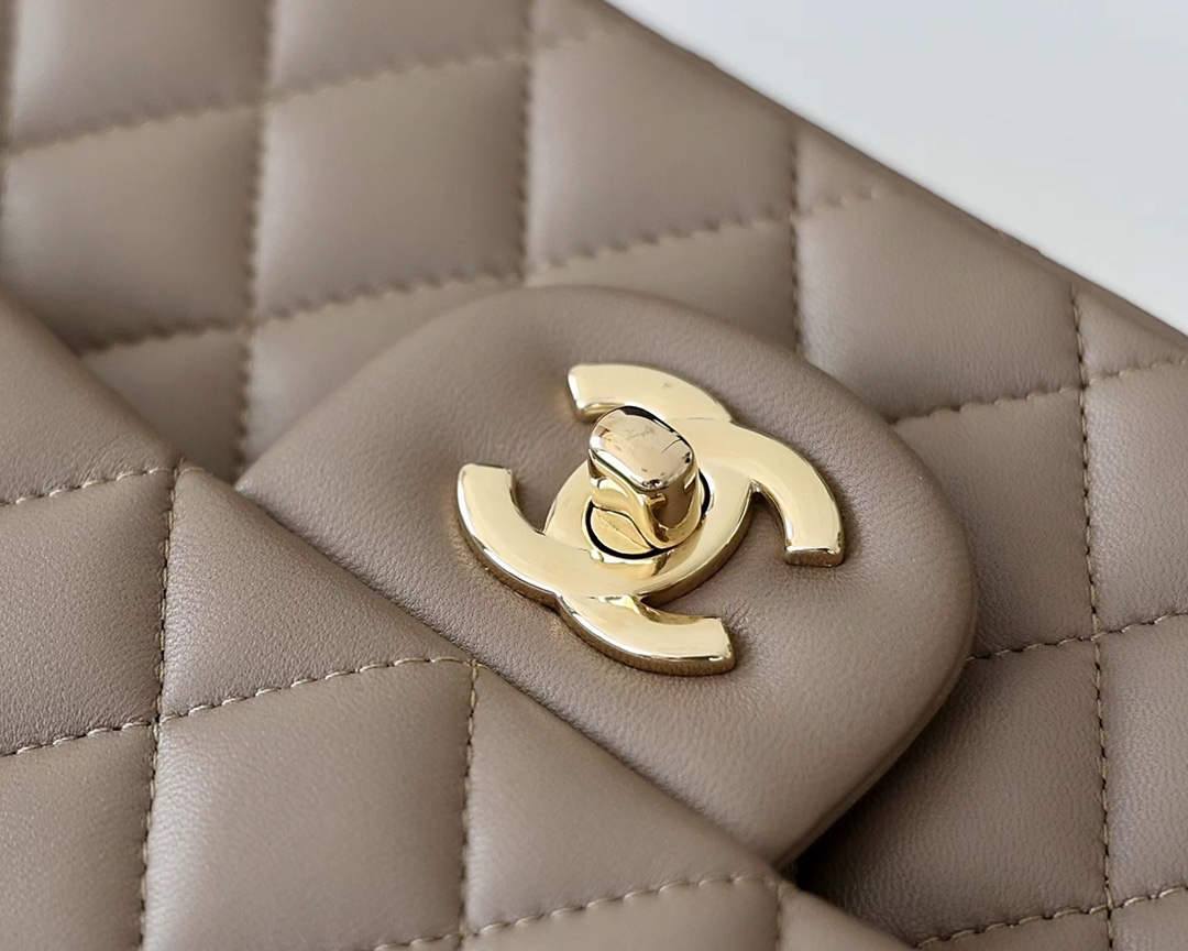 Ellebag’s Masterful Recreation of the Chanel Classic Flap AS1113: A Journey of Precision and Craftsmanship(2025 Jan Updated)-Интернет-магазин поддельной сумки Louis Vuitton лучшего качества, копия дизайнерской сумки ru