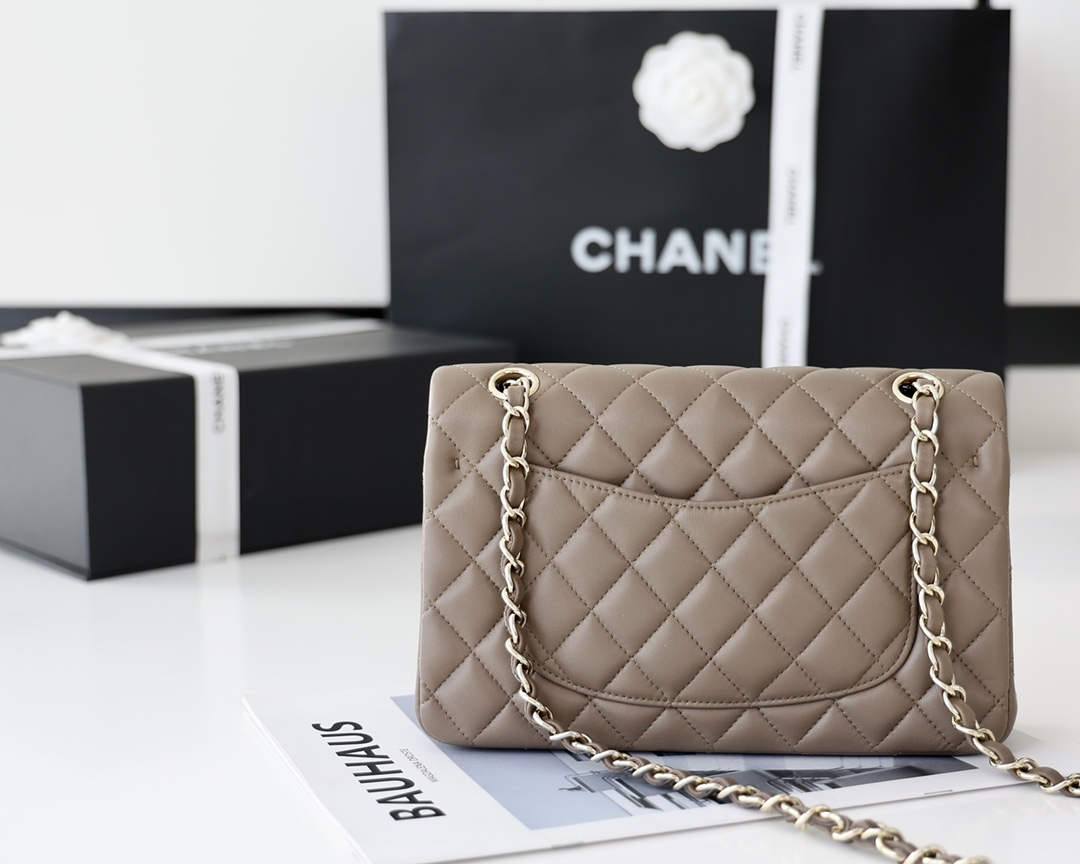 Ellebag’s Masterful Recreation of the Chanel Classic Flap AS1113: A Journey of Precision and Craftsmanship(2025 Jan Updated)-Интернет-магазин поддельной сумки Louis Vuitton лучшего качества, копия дизайнерской сумки ru