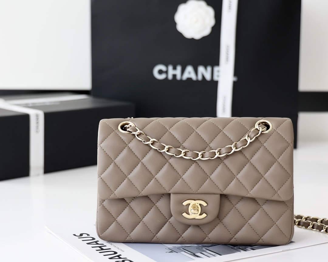 Ellebag’s Masterful Recreation of the Chanel Classic Flap AS1113: A Journey of Precision and Craftsmanship(2025 Jan Updated)-Интернет-магазин поддельной сумки Louis Vuitton лучшего качества, копия дизайнерской сумки ru