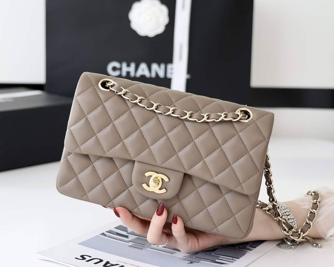 Ellebag’s Masterful Recreation of the Chanel Classic Flap AS1113: A Journey of Precision and Craftsmanship(2025 Jan Updated)-Интернет-магазин поддельной сумки Louis Vuitton лучшего качества, копия дизайнерской сумки ru