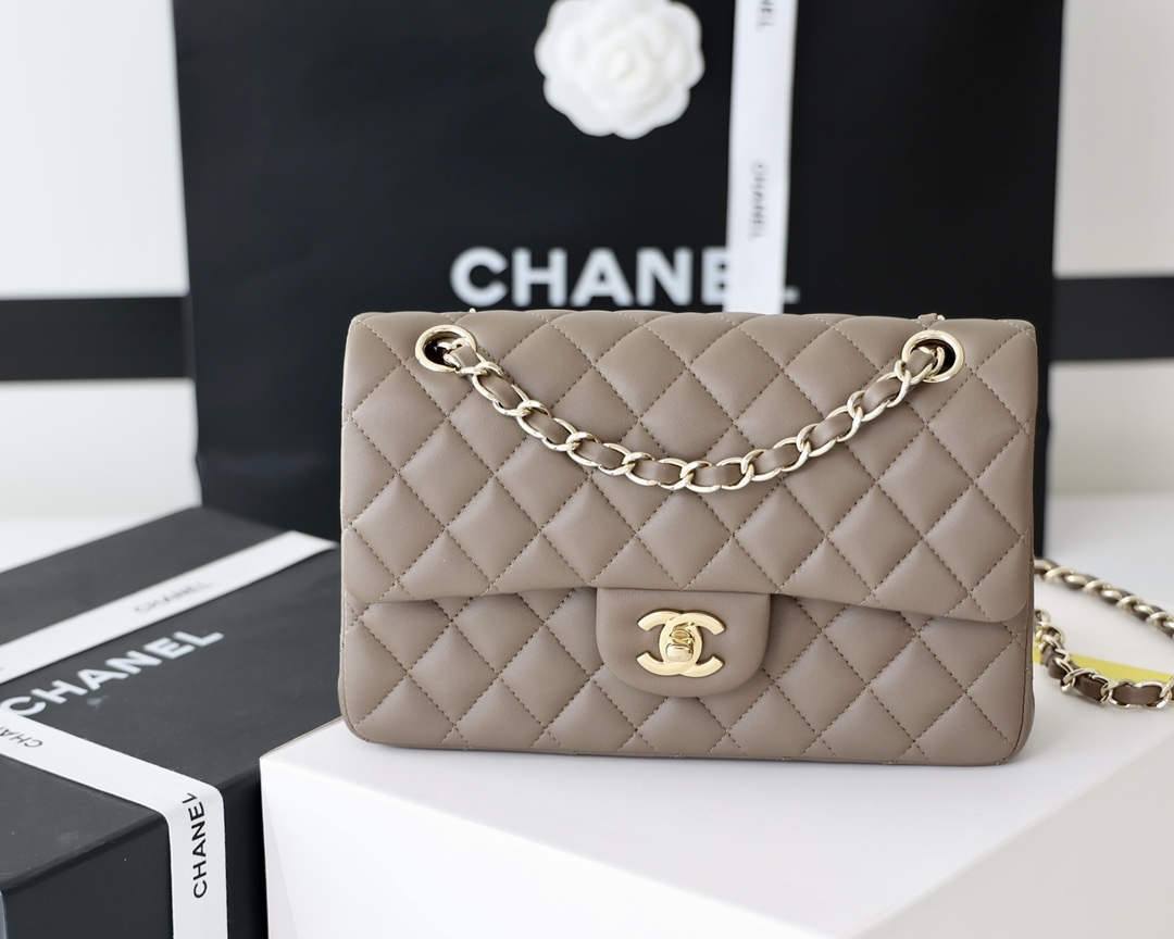 Ellebag’s Masterful Recreation of the Chanel Classic Flap AS1113: A Journey of Precision and Craftsmanship(2025 Jan Updated)-Интернет-магазин поддельной сумки Louis Vuitton лучшего качества, копия дизайнерской сумки ru