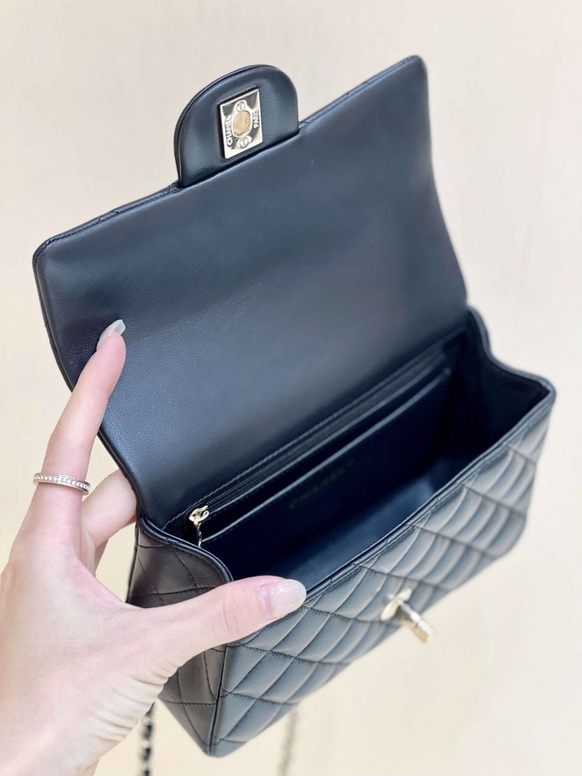 Ellebag’s Masterful Recreation of the Chanel Classic Flap Mini Handle AP2431: A Journey Through Three Exquisite Hues(2025 Jan Updated)-Best Quality Fake Louis Vuitton Bag Online Store, Replica designer bag ru