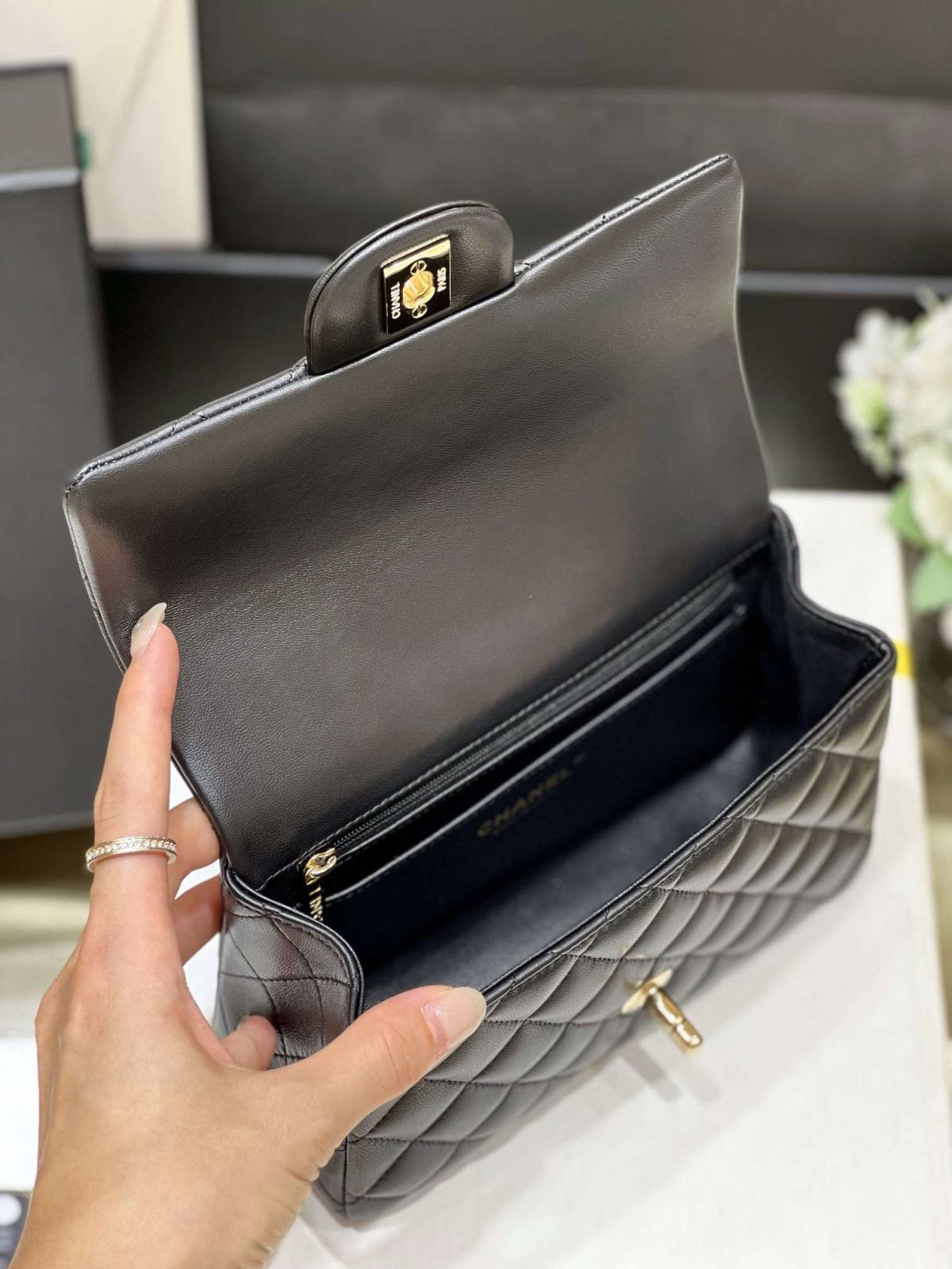 Ellebag’s Masterful Recreation of the Chanel Classic Flap Mini Handle AP2431: A Journey Through Three Exquisite Hues(2025 Jan Updated)-Best Quality Fake Louis Vuitton Bag Online Store, Replica designer bag ru