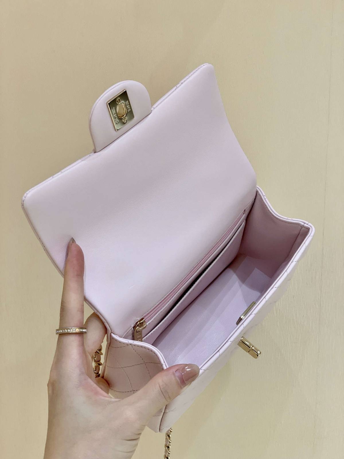 Ellebag’s Masterful Recreation of the Chanel Classic Flap Mini Handle AP2431: A Journey Through Three Exquisite Hues(2025 Jan Updated)-Best Quality Fake Louis Vuitton Bag Online Store, Replica designer bag ru