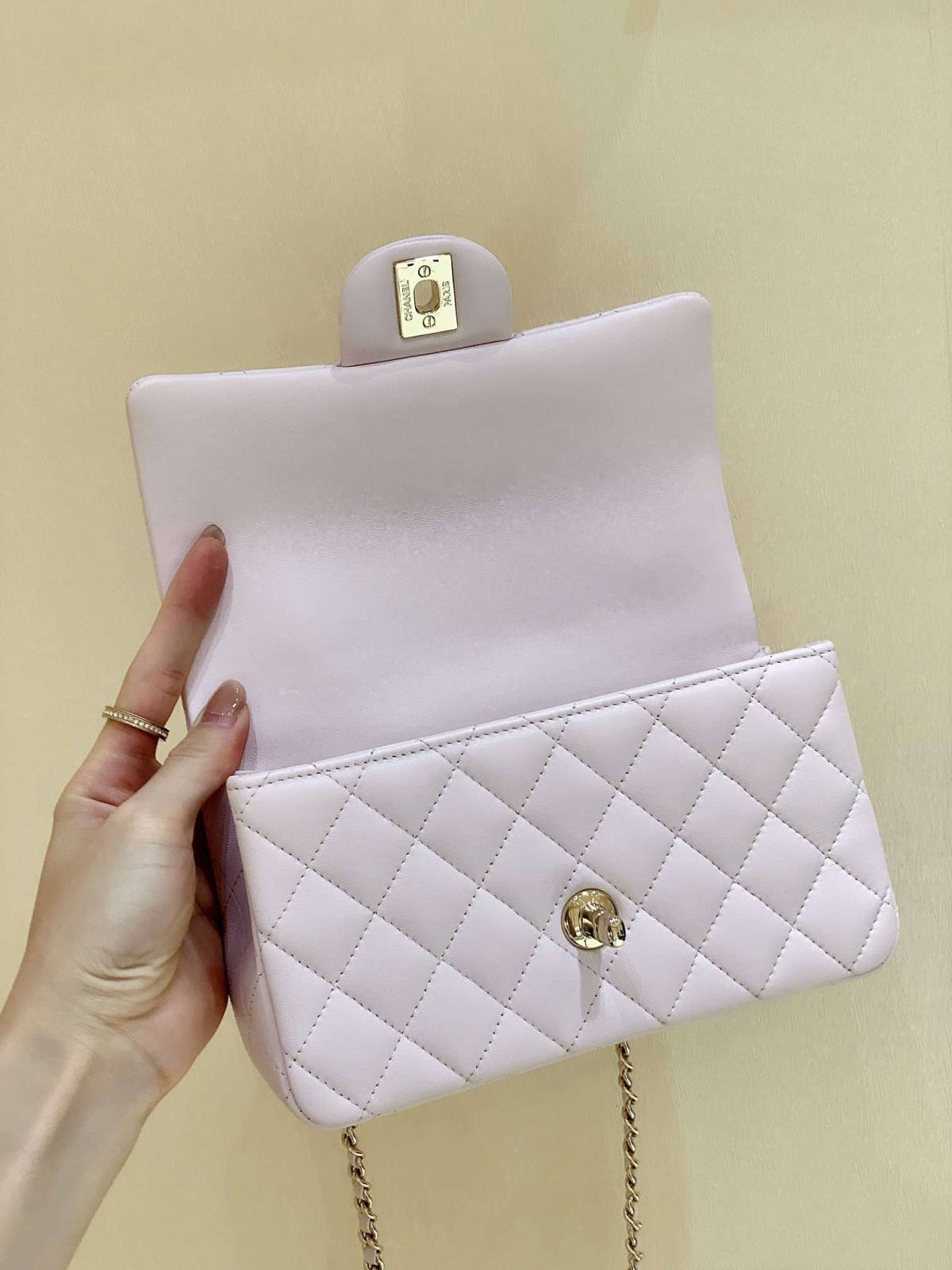 Ellebag’s Masterful Recreation of the Chanel Classic Flap Mini Handle AP2431: A Journey Through Three Exquisite Hues(2025 Jan Updated)-Best Quality Fake Louis Vuitton Bag Online Store, Replica designer bag ru