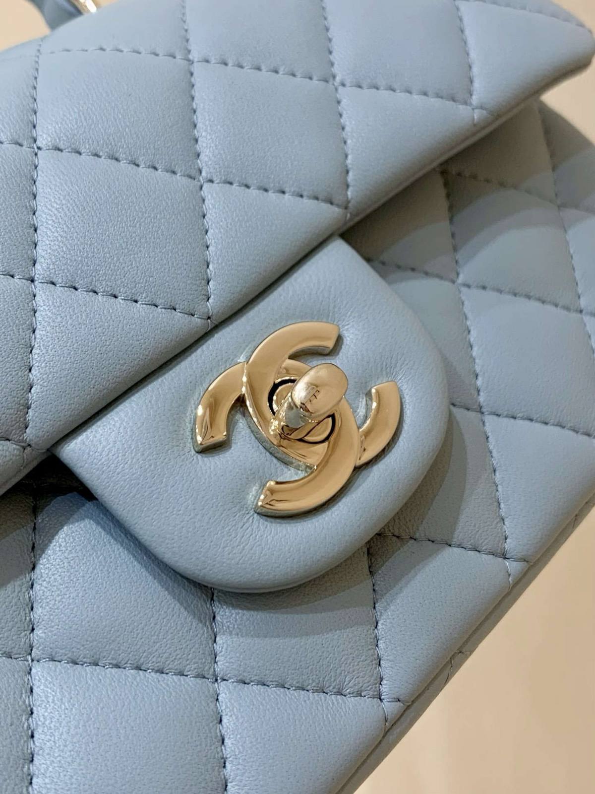 Ellebag’s Masterful Recreation of the Chanel Classic Flap Mini Handle AP2431: A Journey Through Three Exquisite Hues(2025 Jan Updated)-Best Quality Fake Louis Vuitton Bag Online Store, Replica designer bag ru