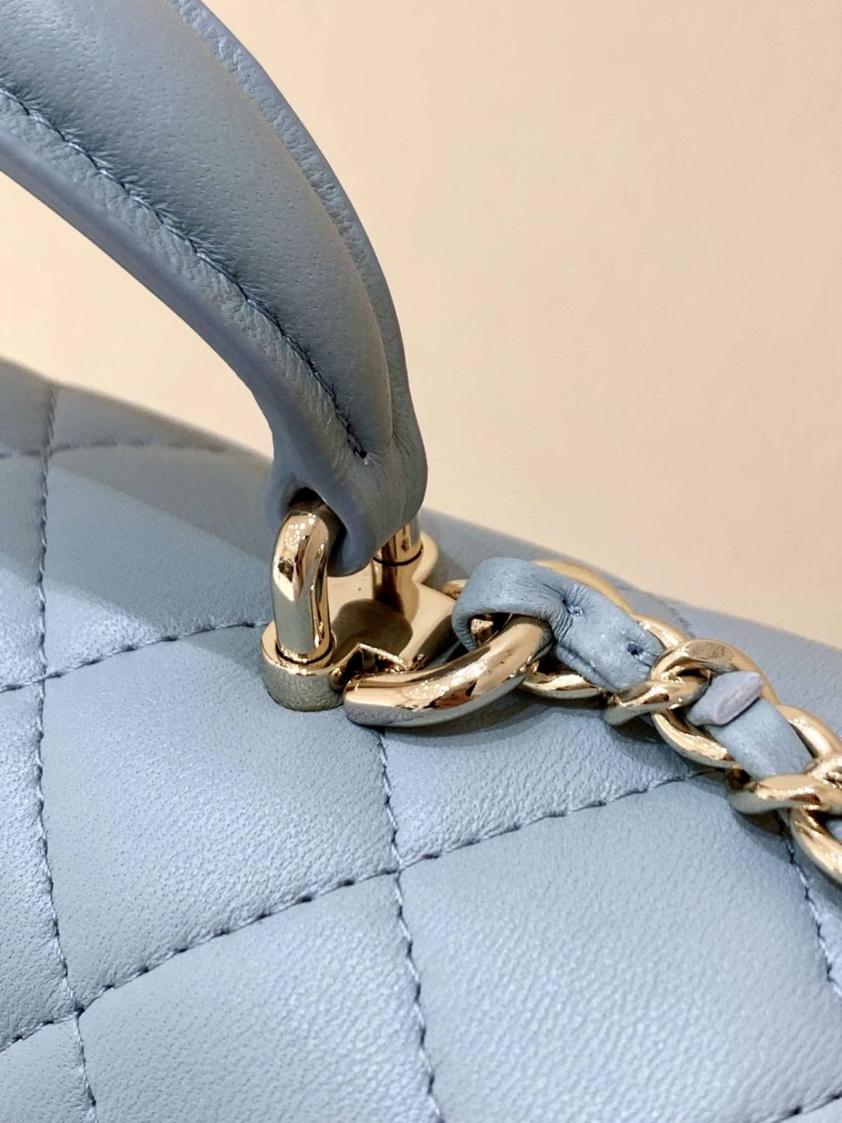 Ellebag’s Masterful Recreation of the Chanel Classic Flap Mini Handle AP2431: A Journey Through Three Exquisite Hues(2025 Jan Updated)-Best Quality Fake Louis Vuitton Bag Online Store, Replica designer bag ru