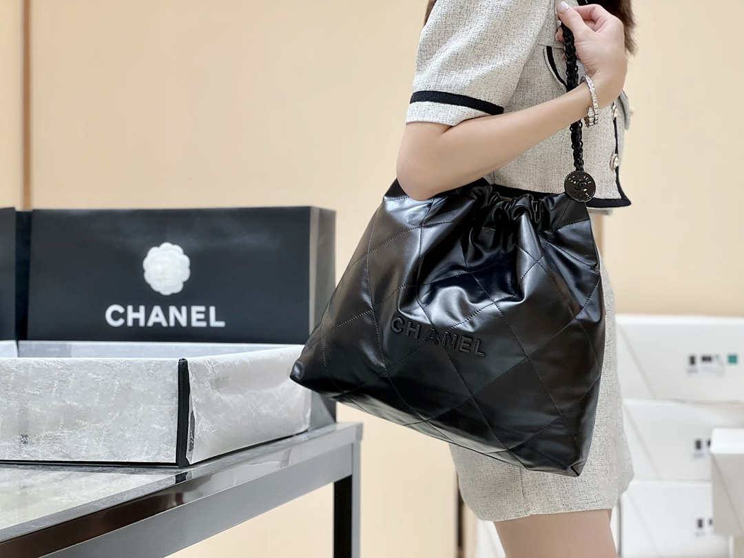 Ellebag’s Masterful Replica: The All-Black Chanel 22 Handbag AS3261(2025 Jan Updated)-Best Quality Fake Louis Vuitton Bag Online Store, Replica designer bag ru