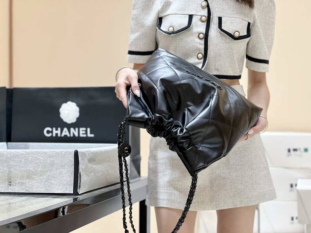 Ellebag’s Masterful Replica: The All-Black Chanel 22 Handbag AS3261(2025 Jan Updated)-Best Quality Fake Louis Vuitton Bag Online Store, Replica designer bag ru