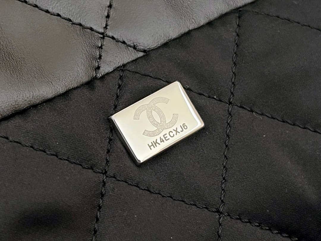 Ellebag’s Masterful Replica: The All-Black Chanel 22 Handbag AS3261(2025 Jan Updated)-Best Quality Fake Louis Vuitton Bag Online Store, Replica designer bag ru