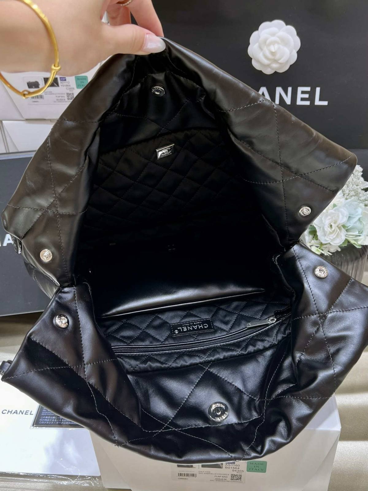 Ellebag’s Masterful Replica: The All-Black Chanel 22 Handbag AS3261(2025 Jan Updated)-Best Quality Fake Louis Vuitton Bag Online Store, Replica designer bag ru