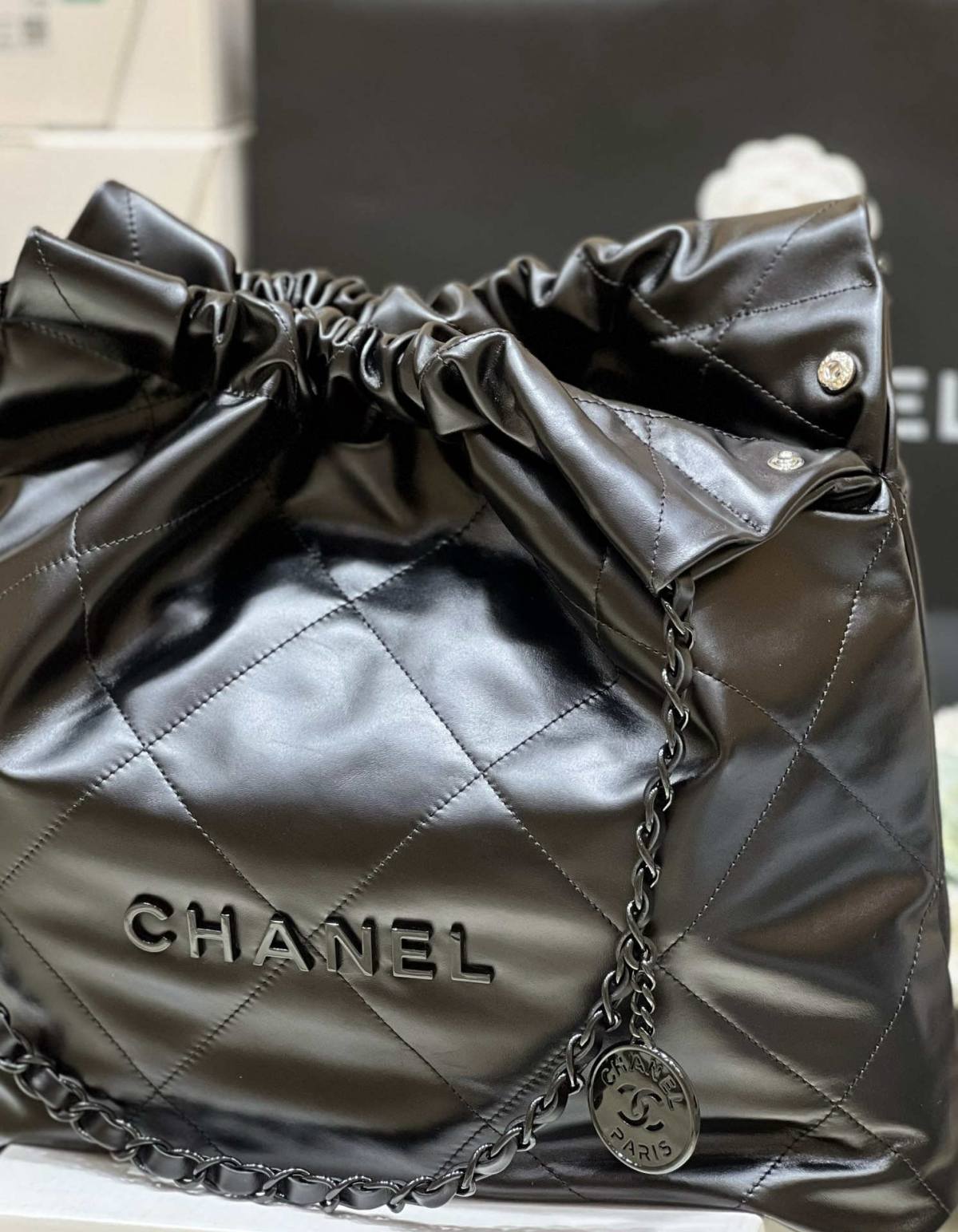 Ellebag’s Masterful Replica: The All-Black Chanel 22 Handbag AS3261(2025 Jan Updated)-Best Quality Fake Louis Vuitton Bag Online Store, Replica designer bag ru