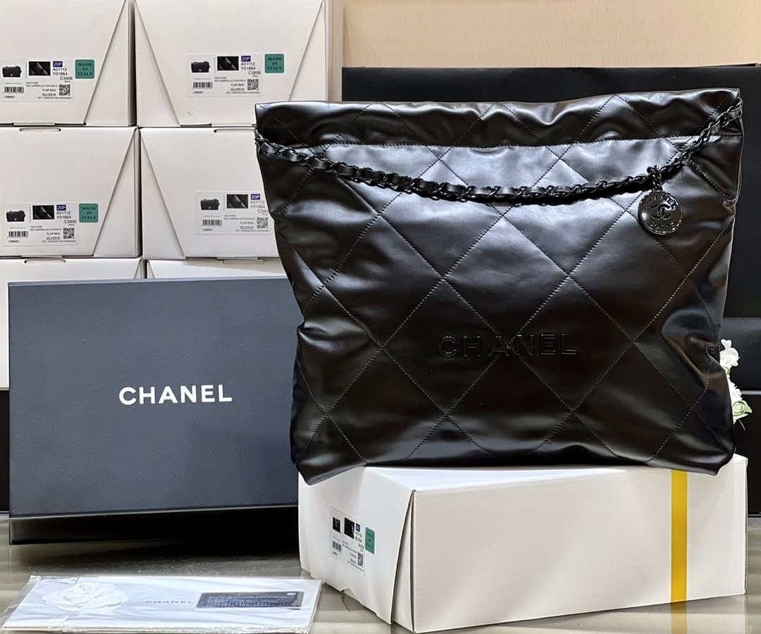 Ellebag’s Masterful Replica: The All-Black Chanel 22 Handbag AS3261(2025 Jan Updated)-Best Quality Fake Louis Vuitton Bag Online Store, Replica designer bag ru