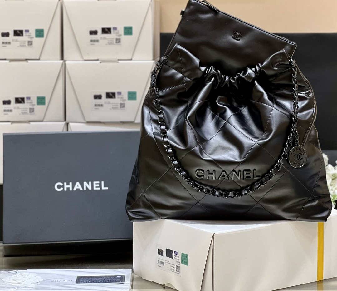 Ellebag’s Masterful Replica: The All-Black Chanel 22 Handbag AS3261(2025 Jan Updated)-Best Quality Fake Louis Vuitton Bag Online Store, Replica designer bag ru