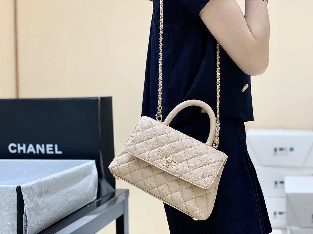 Ellebag’s Masterful Replica: The Beige Caviar Leather Chanel Coco Handle 22P with Champagne Gold Hardware(2025 Jan Updated)-Best Quality Fake Louis Vuitton Bag Online Store, Replica designer bag ru