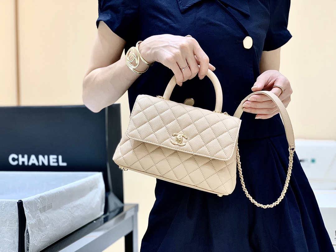 Ellebag’s Masterful Replica: The Beige Caviar Leather Chanel Coco Handle 22P with Champagne Gold Hardware(2025 Jan Updated)-Best Quality Fake Louis Vuitton Bag Online Store, Replica designer bag ru