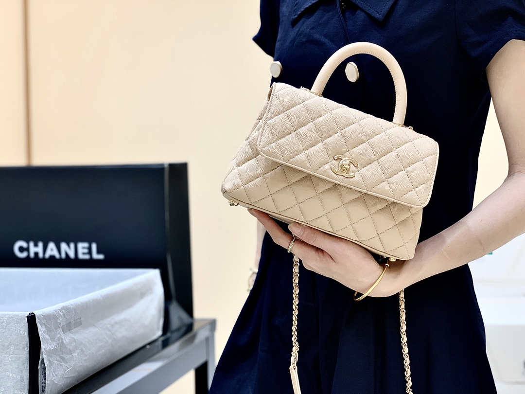 Ellebag’s Masterful Replica: The Beige Caviar Leather Chanel Coco Handle 22P with Champagne Gold Hardware(2025 Jan Updated)-Best Quality Fake Louis Vuitton Bag Online Store, Replica designer bag ru