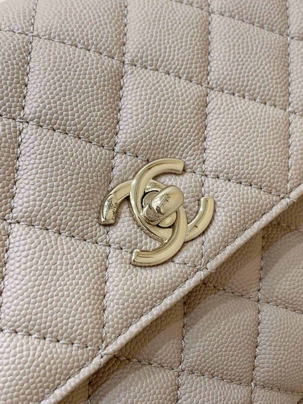 Ellebag’s Masterful Replica: The Beige Caviar Leather Chanel Coco Handle 22P with Champagne Gold Hardware(2025 Jan Updated)-Best Quality Fake Louis Vuitton Bag Online Store, Replica designer bag ru