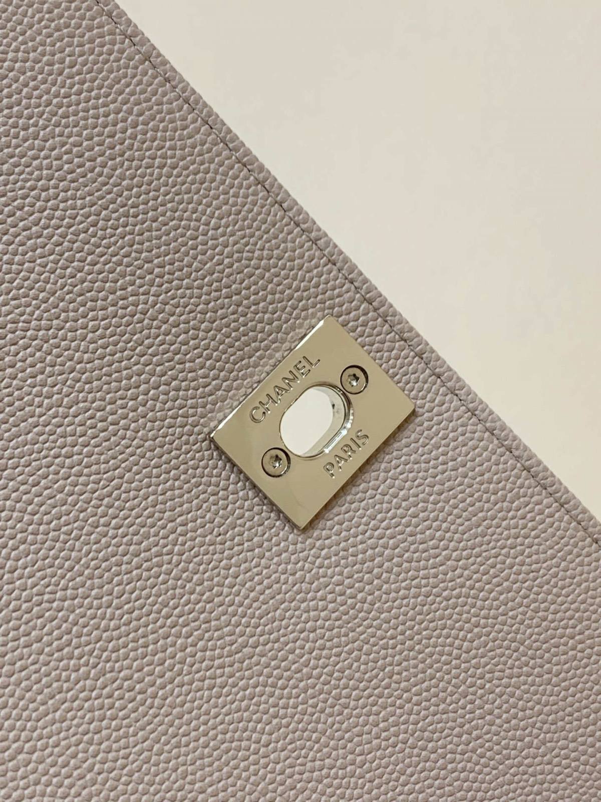 Ellebag’s Masterful Replica: The Beige Caviar Leather Chanel Coco Handle 22P with Champagne Gold Hardware(2025 Jan Updated)-Best Quality Fake Louis Vuitton Bag Online Store, Replica designer bag ru