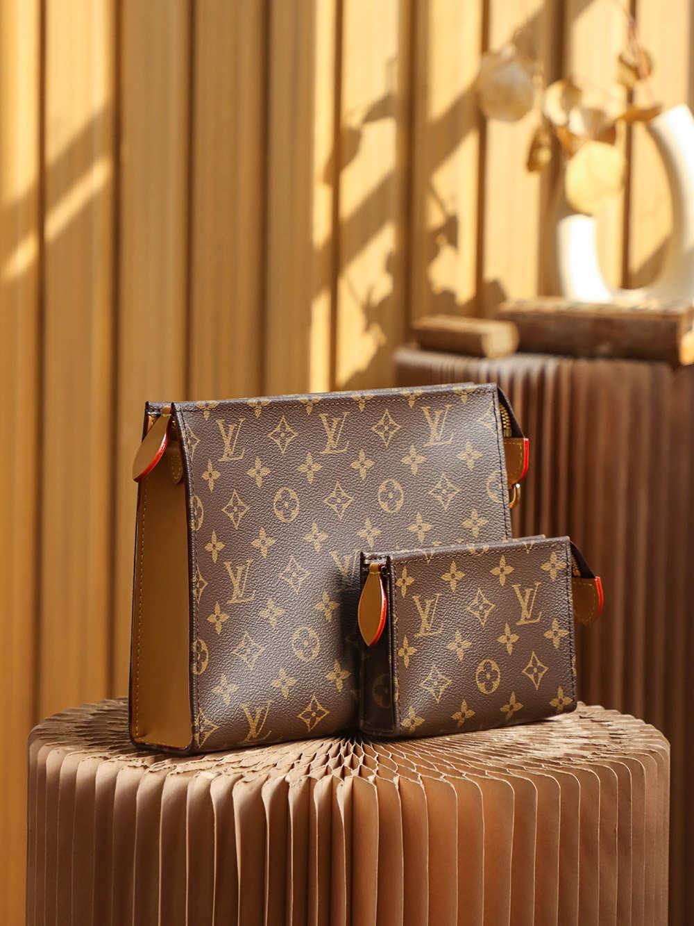 Ellebag’s 1:1 Replica of Louis Vuitton Toiletry 26 M81412: The Iconic Monogram Wash Bag with Modern Functionality(2025 Jan Updated)-Інтэрнэт-крама падробленай сумкі Louis Vuitton лепшай якасці, рэплікі дызайнерскай сумкі ru