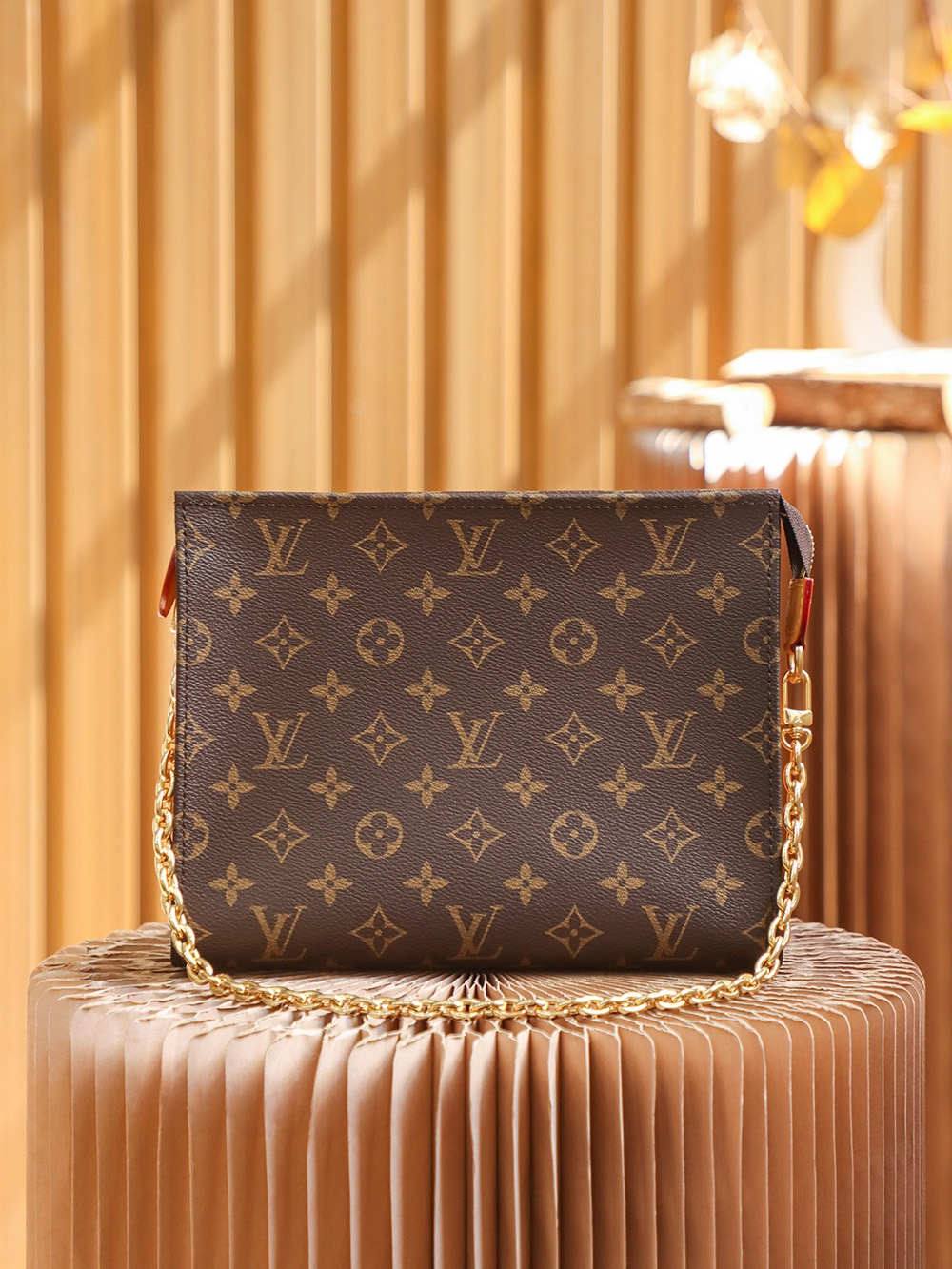 Ellebag’s 1:1 Replica of Louis Vuitton Toiletry 26 M81412: The Iconic Monogram Wash Bag with Modern Functionality(2025 Jan Updated)-Інтэрнэт-крама падробленай сумкі Louis Vuitton лепшай якасці, рэплікі дызайнерскай сумкі ru