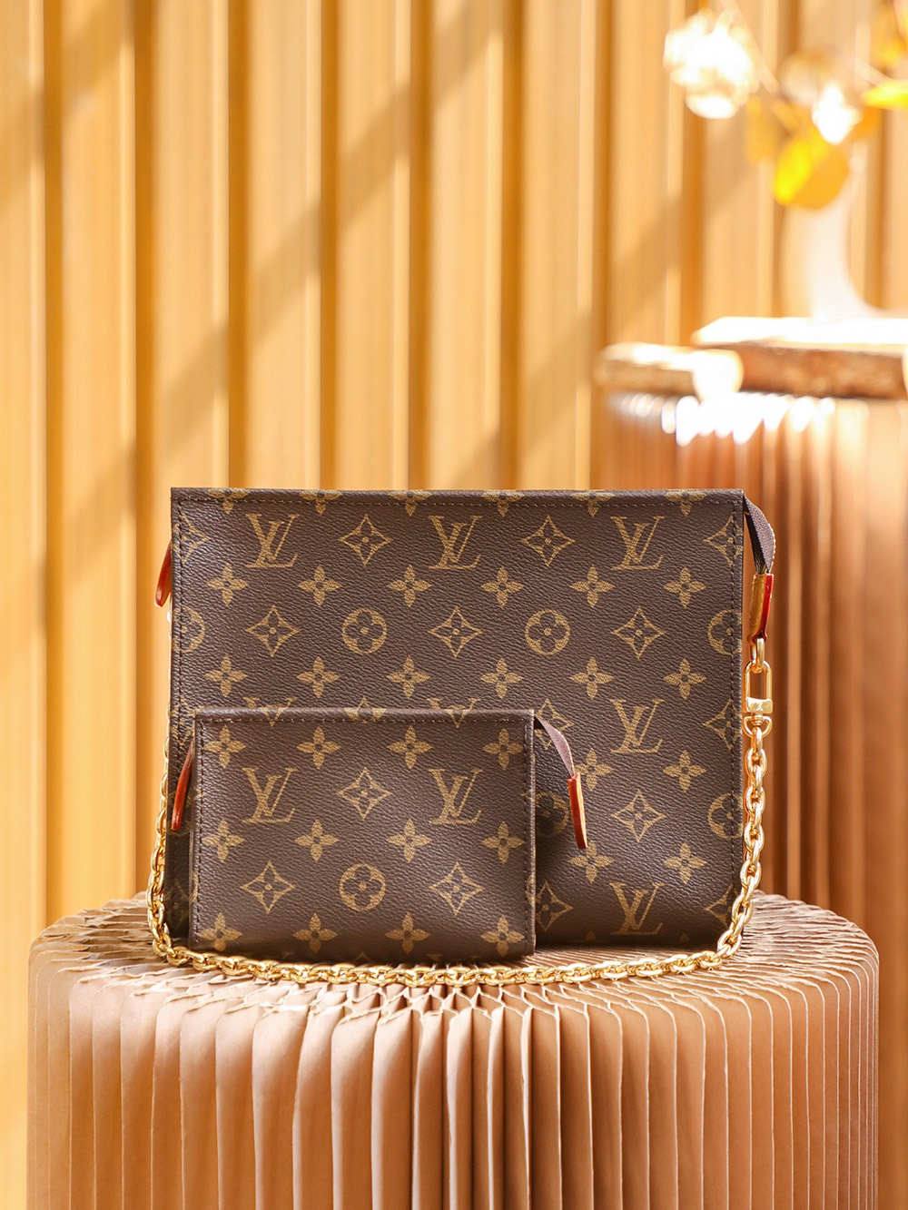 Ellebag’s 1:1 Replica of Louis Vuitton Toiletry 26 M81412: The Iconic Monogram Wash Bag with Modern Functionality(2025 Jan Updated)-Інтэрнэт-крама падробленай сумкі Louis Vuitton лепшай якасці, рэплікі дызайнерскай сумкі ru