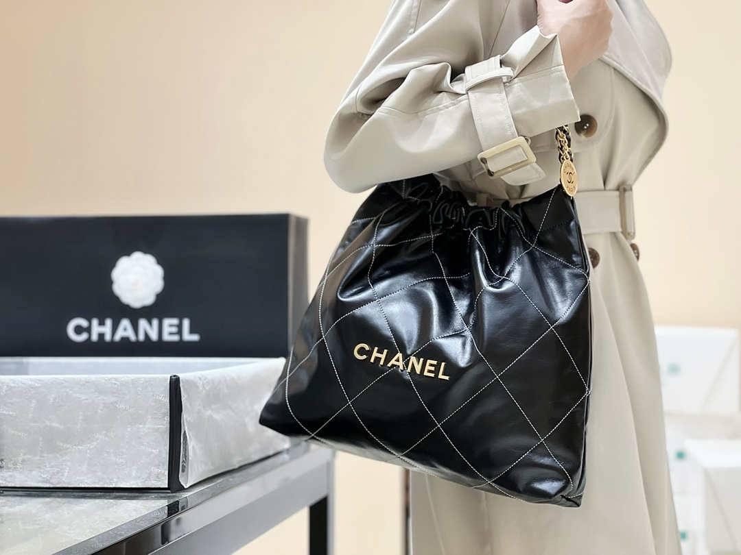 Ellebag’s Masterful Replica: The Black Calfskin Chanel 22 Handbag AS3261 with Gold Hardware(2025 Jan Updated)-Best Quality Fake Louis Vuitton Bag Online Store, Replica designer bag ru