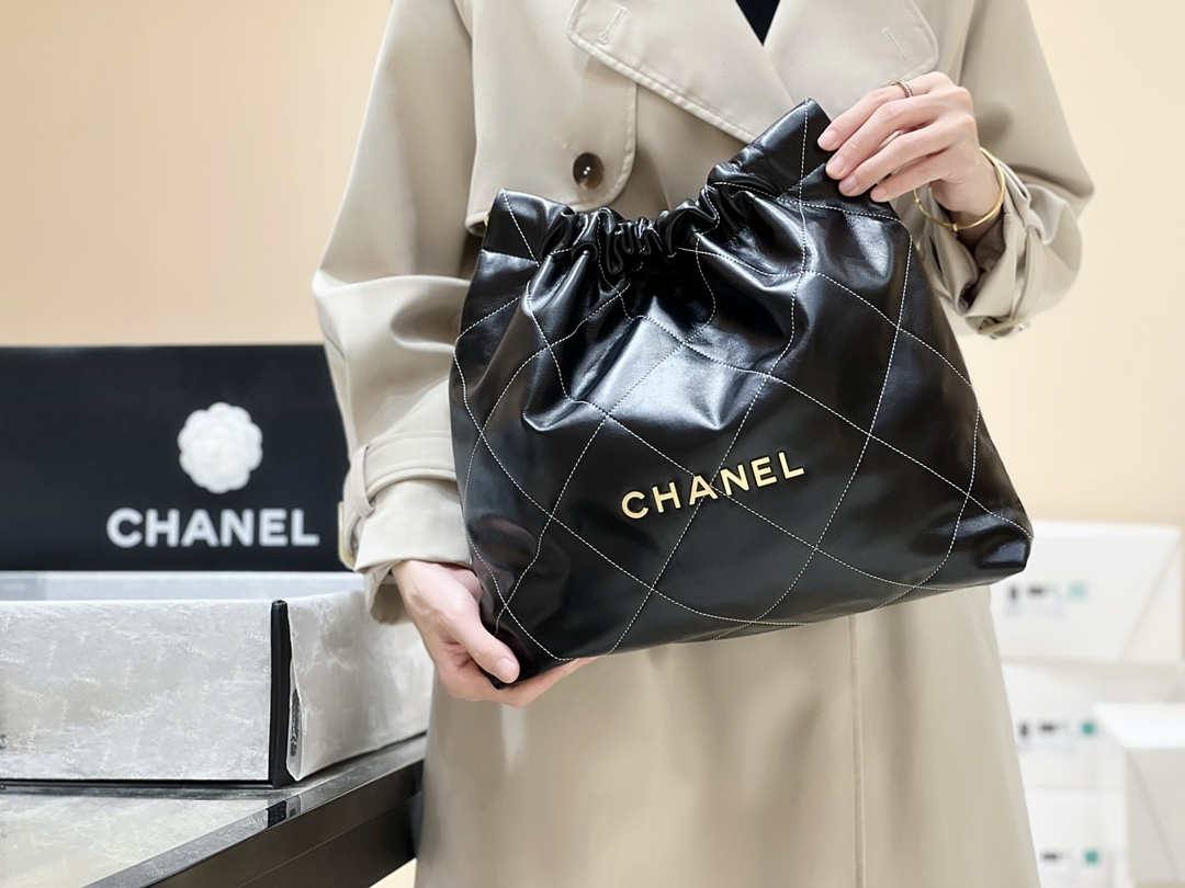 Ellebag’s Masterful Replica: The Black Calfskin Chanel 22 Handbag AS3261 with Gold Hardware(2025 Jan Updated)-Best Quality Fake Louis Vuitton Bag Online Store, Replica designer bag ru