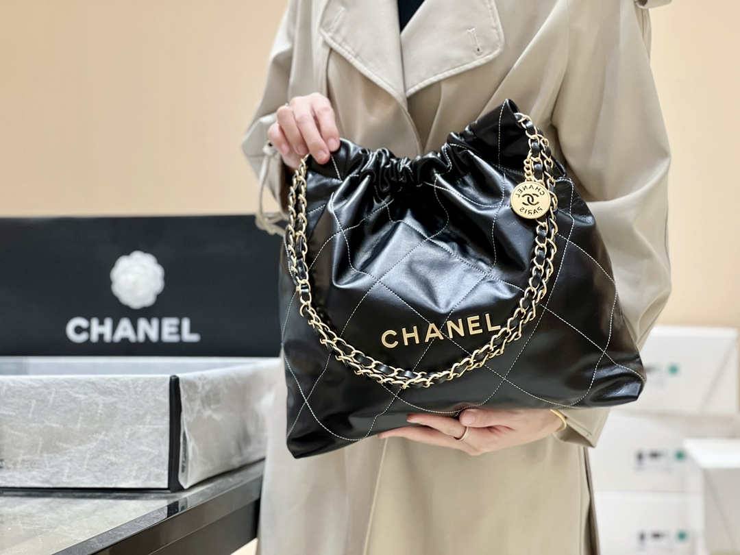 Ellebag’s Masterful Replica: The Black Calfskin Chanel 22 Handbag AS3261 with Gold Hardware(2025 Jan Updated)-Best Quality Fake Louis Vuitton Bag Online Store, Replica designer bag ru