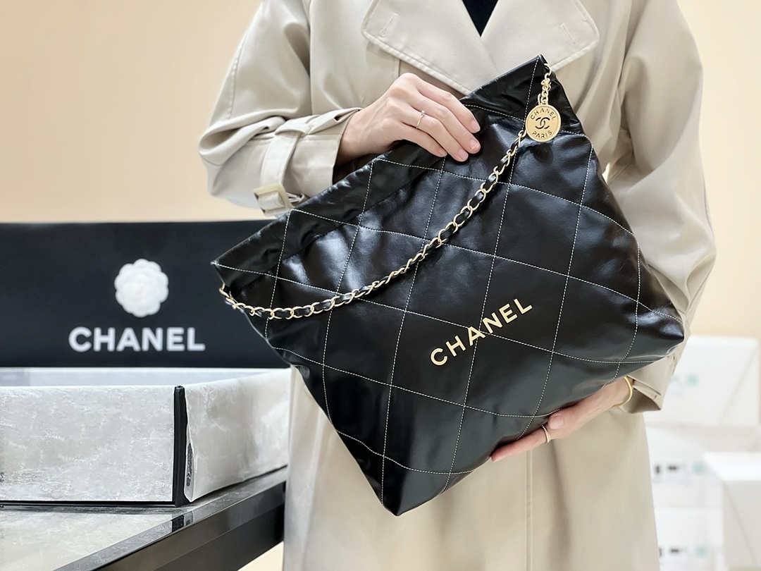 Ellebag’s Masterful Replica: The Black Calfskin Chanel 22 Handbag AS3261 with Gold Hardware(2025 Jan Updated)-Best Quality Fake Louis Vuitton Bag Online Store, Replica designer bag ru