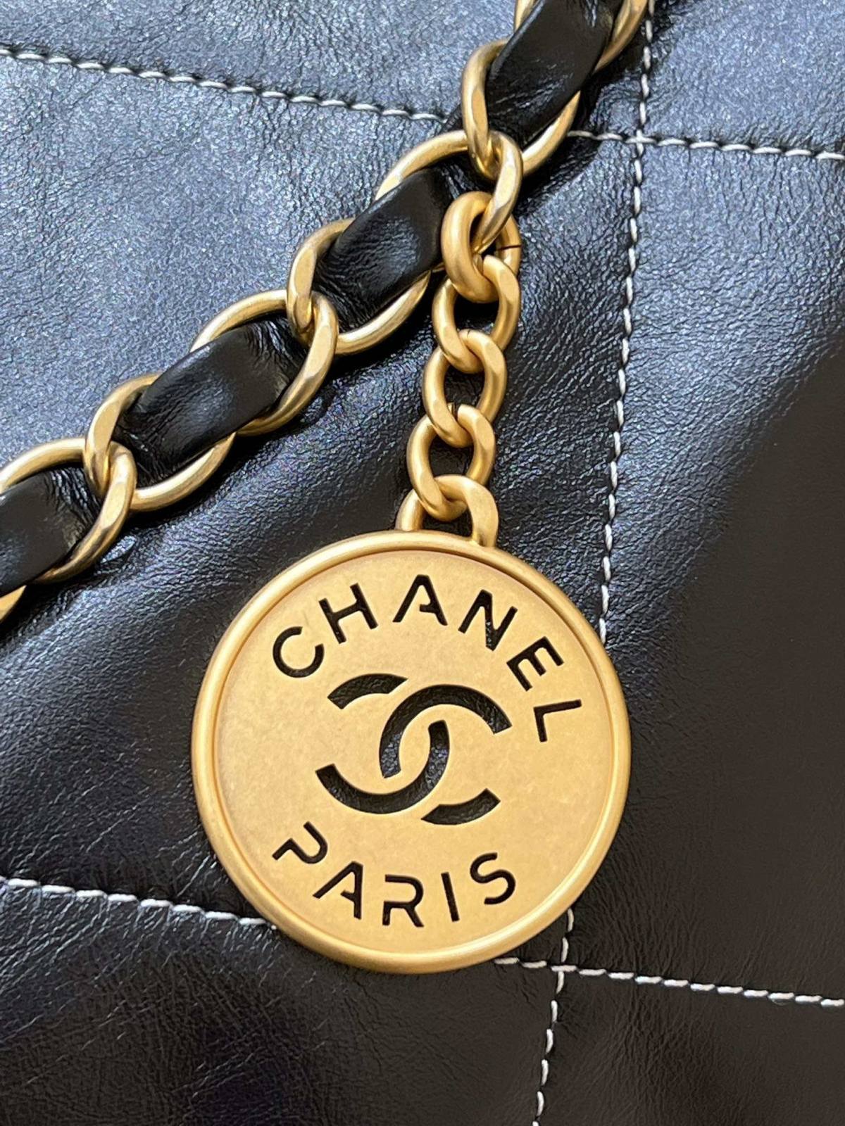 Ellebag’s Masterful Replica: The Black Calfskin Chanel 22 Handbag AS3261 with Gold Hardware(2025 Jan Updated)-Best Quality Fake Louis Vuitton Bag Online Store, Replica designer bag ru