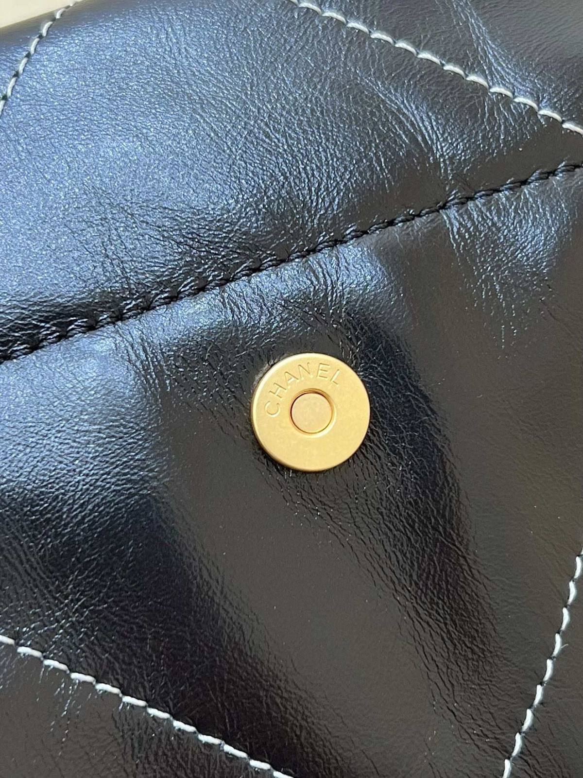 Ellebag’s Masterful Replica: The Black Calfskin Chanel 22 Handbag AS3261 with Gold Hardware(2025 Jan Updated)-Best Quality Fake Louis Vuitton Bag Online Store, Replica designer bag ru