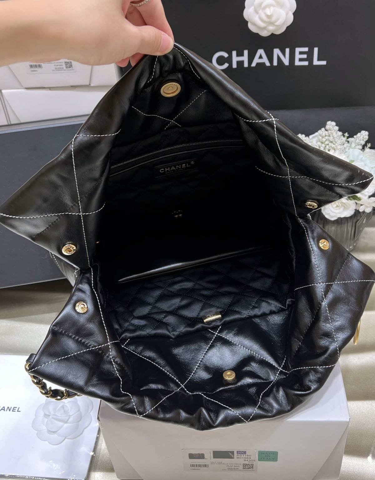 Ellebag’s Masterful Replica: The Black Calfskin Chanel 22 Handbag AS3261 with Gold Hardware(2025 Jan Updated)-Best Quality Fake Louis Vuitton Bag Online Store, Replica designer bag ru