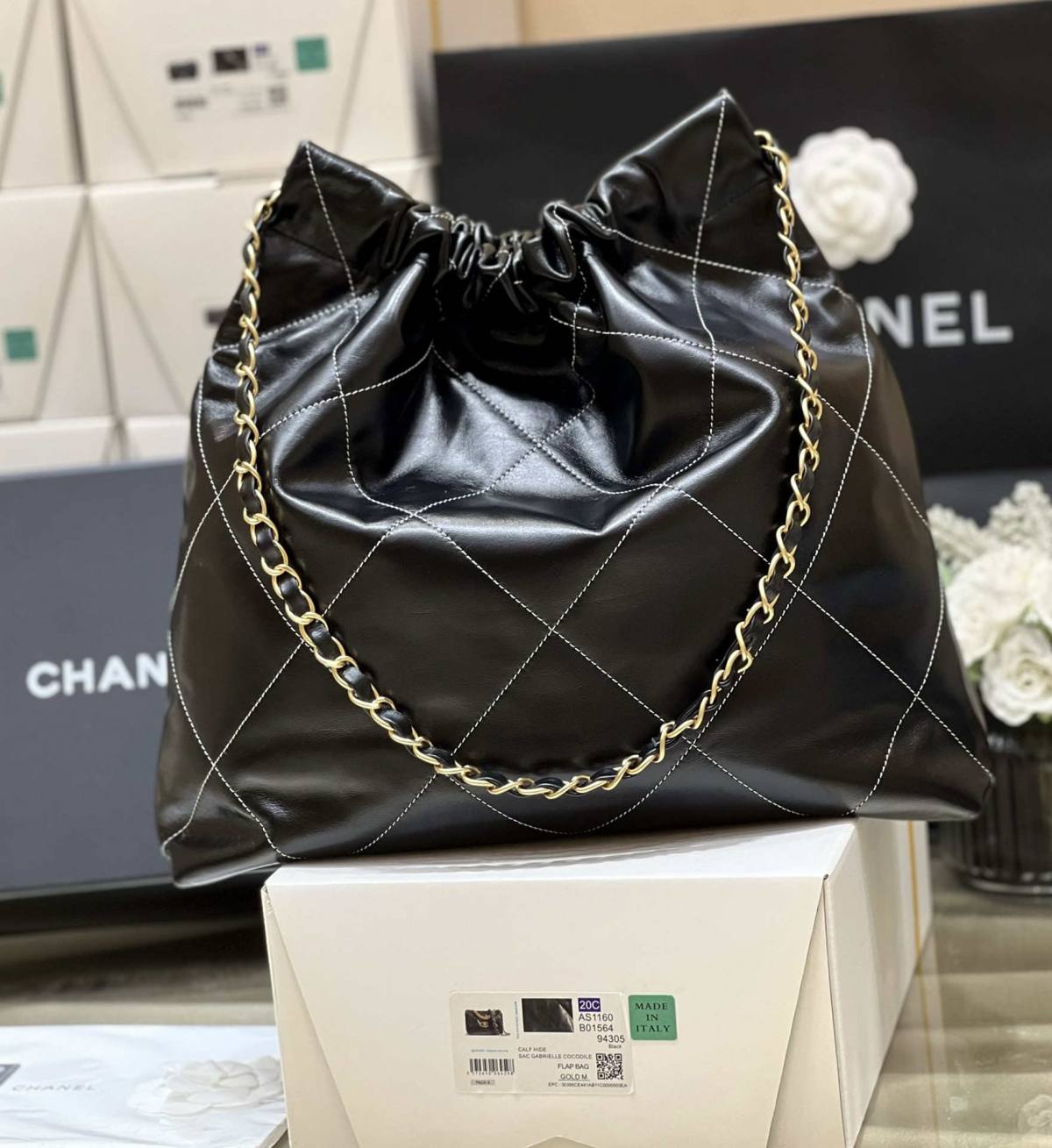 Ellebag’s Masterful Replica: The Black Calfskin Chanel 22 Handbag AS3261 with Gold Hardware(2025 Jan Updated)-Best Quality Fake Louis Vuitton Bag Online Store, Replica designer bag ru