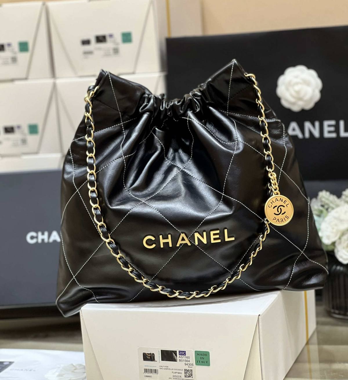 Ellebag’s Masterful Replica: The Black Calfskin Chanel 22 Handbag AS3261 with Gold Hardware(2025 Jan Updated)-Best Quality Fake Louis Vuitton Bag Online Store, Replica designer bag ru