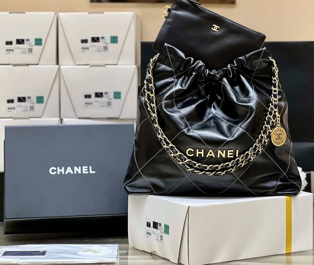 Ellebag’s Masterful Replica: The Black Calfskin Chanel 22 Handbag AS3261 with Gold Hardware(2025 Jan Updated)-Best Quality Fake Louis Vuitton Bag Online Store, Replica designer bag ru