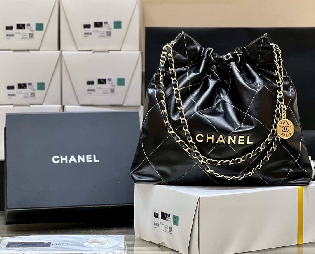 Ellebag’s Masterful Replica: The Black Calfskin Chanel 22 Handbag AS3261 with Gold Hardware(2025 Jan Updated)-Best Quality Fake Louis Vuitton Bag Online Store, Replica designer bag ru