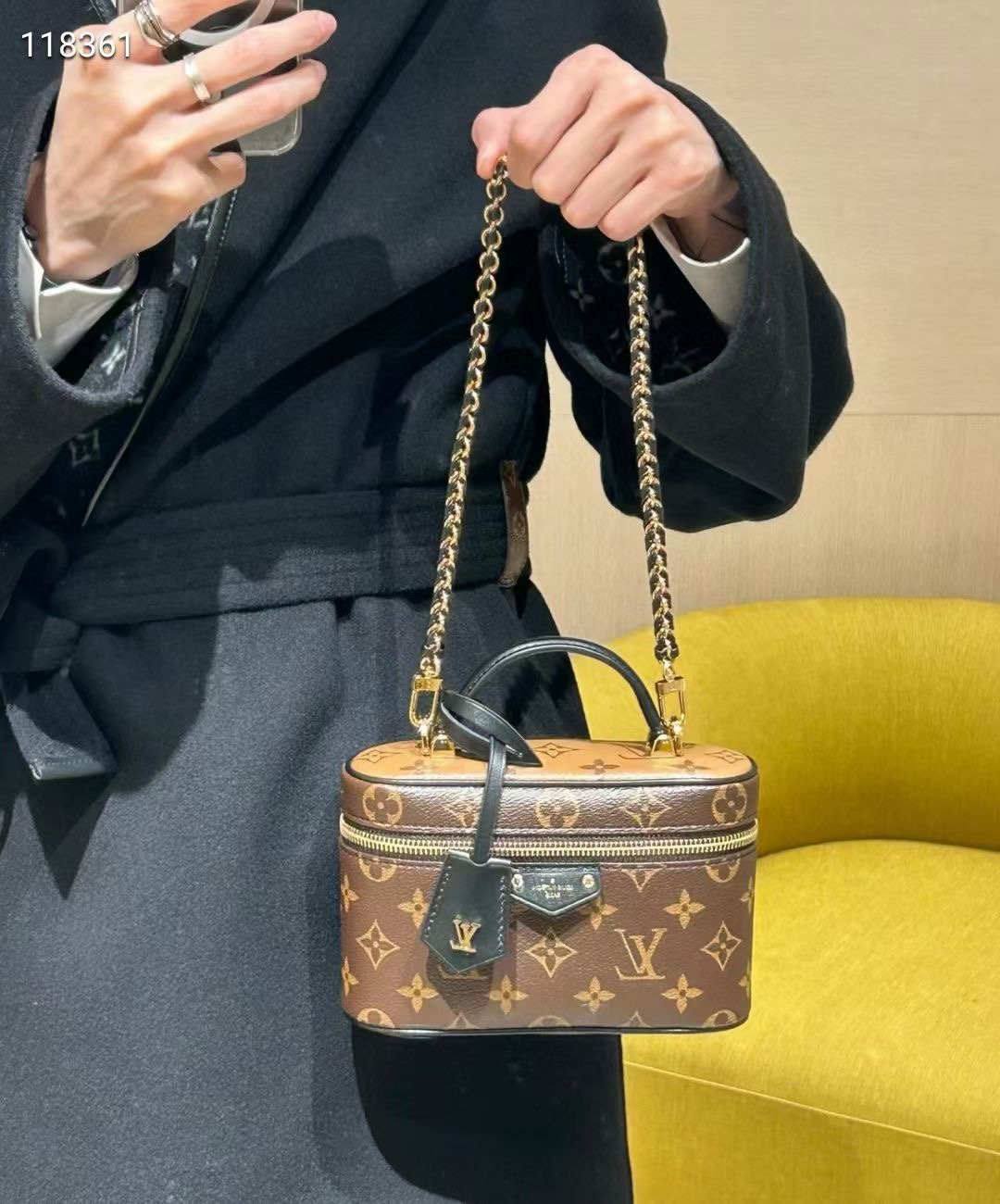 “Ellebag’s 1:1 Replica of Louis Vuitton Vanity Chain 💰ouch Handbag M47125: A Triumph of Craftsmanship”(2025 Jan Updated)-Best Quality Fake Louis Vuitton Bag Online Store, Replica designer bag ru