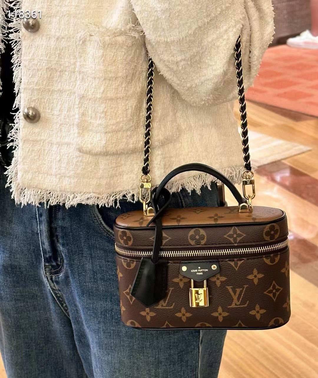 “Ellebag’s 1:1 Replica of Louis Vuitton Vanity Chain 💰ouch Handbag M47125: A Triumph of Craftsmanship”(2025 Jan Updated)-Best Quality Fake Louis Vuitton Bag Online Store, Replica designer bag ru