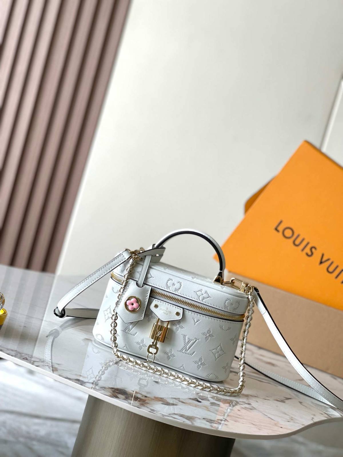 “Ellebag’s 1:1 Replica of Louis Vuitton Vanity Pouch M11298: A Tribute to Timeless Luxury”(2025 Feb Updated)-Yakanakisa Hunhu Fake Louis Vuitton Bag Online Store, Replica dhizaini bag ru