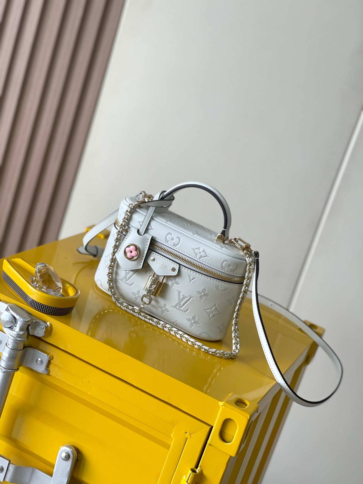 “Ellebag’s 1:1 Replica of Louis Vuitton Vanity Pouch M11298: A Tribute to Timeless Luxury”(2025 Feb Updated)-Yakanakisa Hunhu Fake Louis Vuitton Bag Online Store, Replica dhizaini bag ru