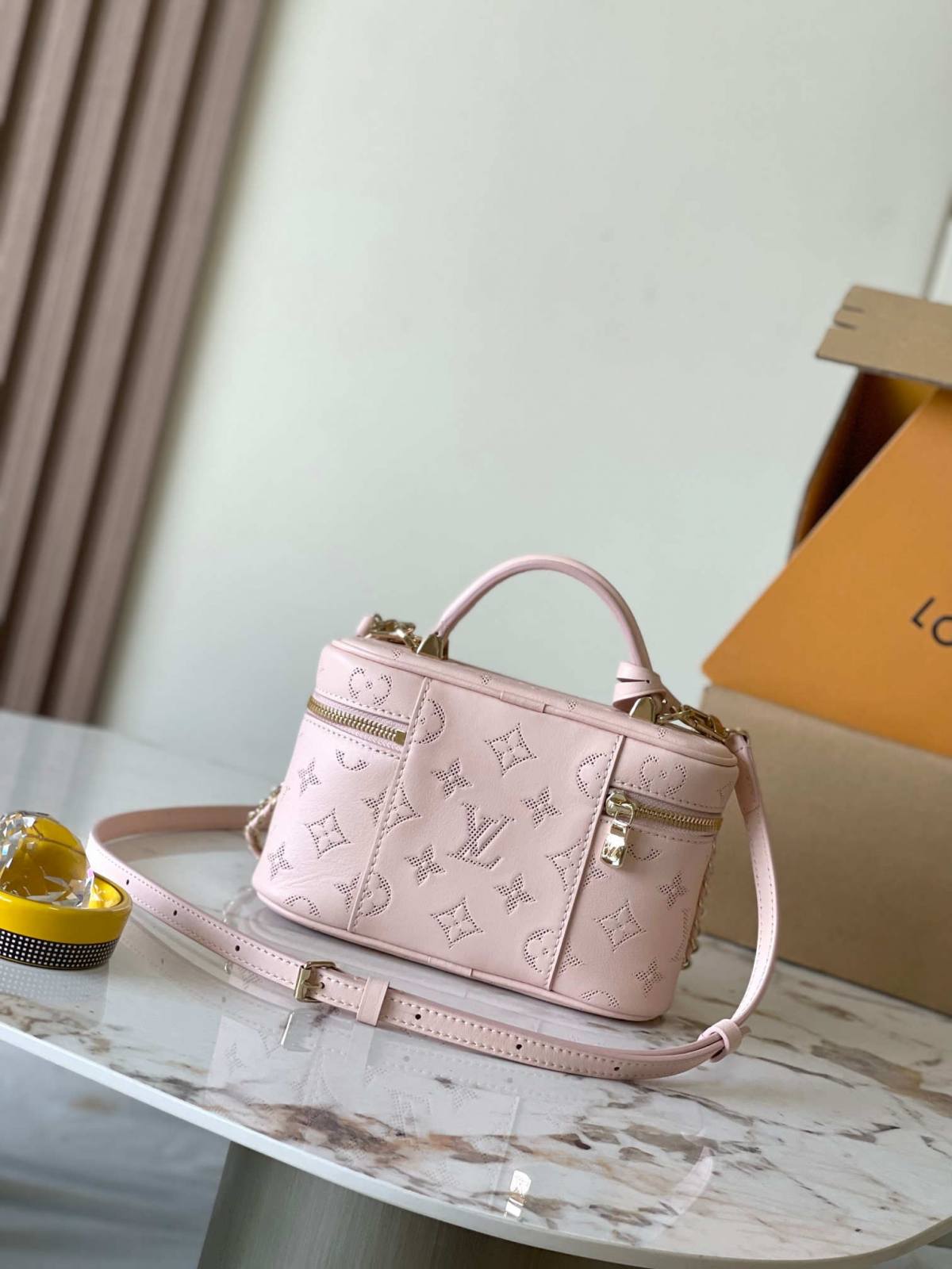 “Ellebag’s 1:1 Replica of Louis Vuitton Vanity Pouch M11298: A Tribute to Timeless Luxury”(2025 Feb Updated)-Yakanakisa Hunhu Fake Louis Vuitton Bag Online Store, Replica dhizaini bag ru