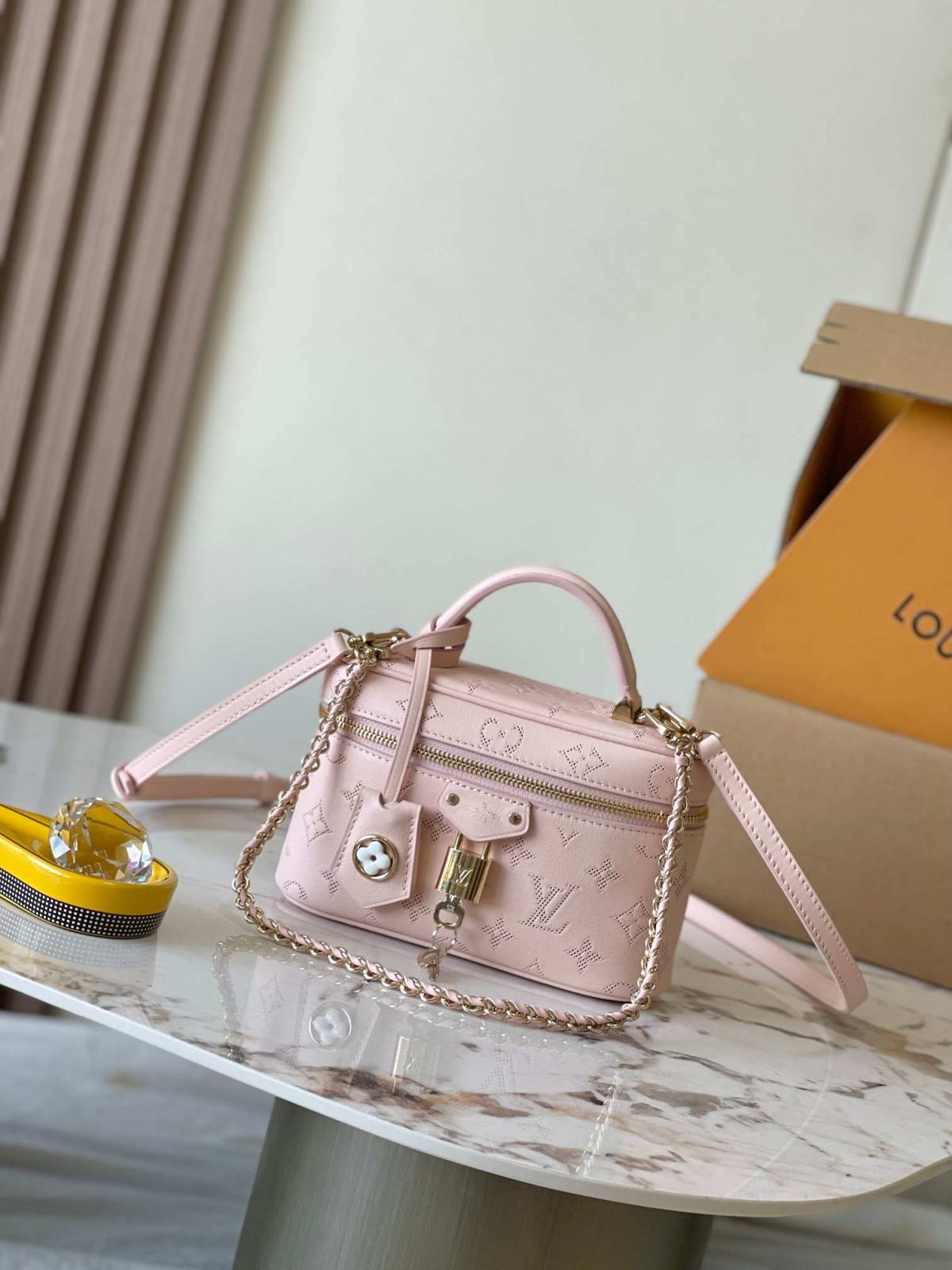 “Ellebag’s 1:1 Replica of Louis Vuitton Vanity Pouch M11298: A Tribute to Timeless Luxury”(2025 Feb Updated)-Yakanakisa Hunhu Fake Louis Vuitton Bag Online Store, Replica dhizaini bag ru